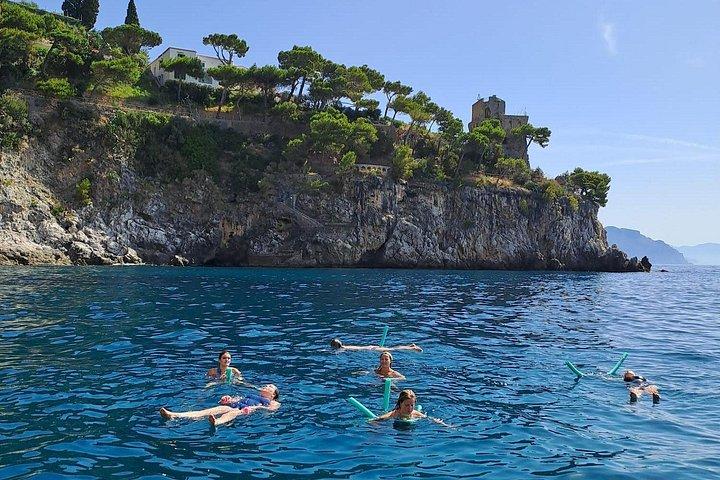 Privérondvaart langs de kust van Amalfi