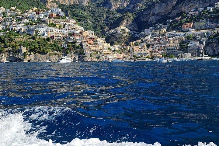 Privérondvaart langs de kust van Amalfi