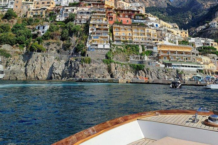 Privérondvaart langs de kust van Amalfi