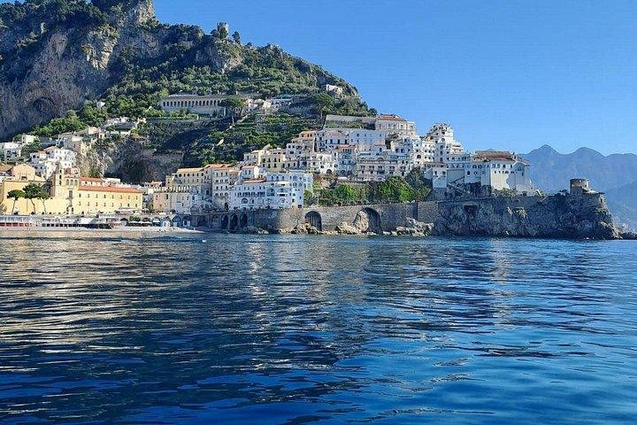 Privérondvaart langs de kust van Amalfi