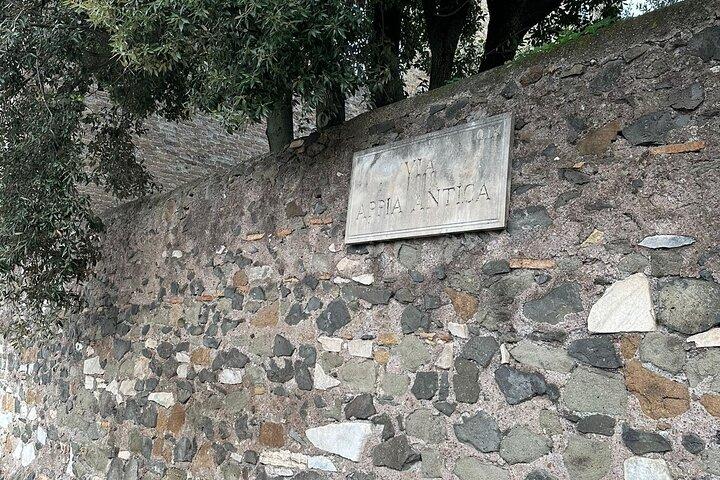 Private Guided Crypts and Catacombs Tour with Transfers
