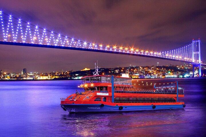 ISTANBUL: Middagskryssning på Bosporen med turkisk nattshow