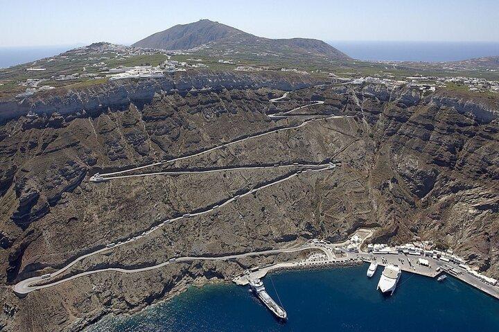Traslado privado de Santorini desde o hacia el puerto de ferry
