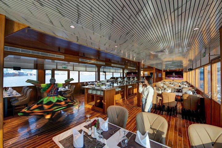 Dubai Creek Dhow-kryssning med middagsbuffé och liveshow