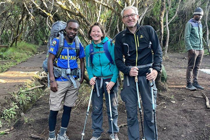 Excursión de un día a las cataratas de Materuni y las aguas termales de chemka