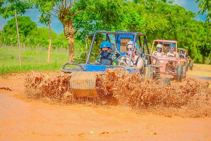 Halvdag buggy eller ATV tur til Water Cave og Macao Beach