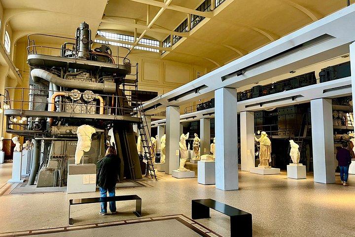 ローマの最も異常な博物館古代芸術は、過去のエンジンと出会う