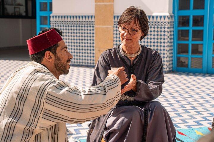 Workshop för mattvävning med kvinnliga hantverkare från Essaouira