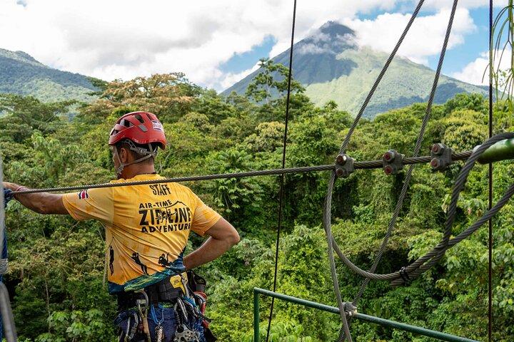 Zipline Tour i La Fortuna med udsigt over Arenal vulkanen