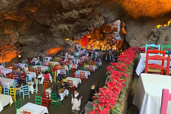 Pyramids of Teotihuacan VIP Tour + Iconic Restaurant La Gruta