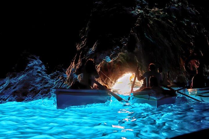 Visita a la Gruta Azul y tour en barco semiprivado por Capri