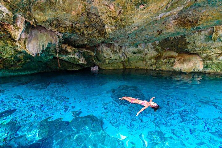 Visita a la Gruta Azul y tour en barco semiprivado por Capri