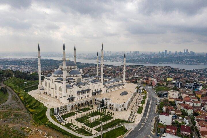 ボスポラス海峡を渡り、イスタンブールのアジア側を地元の人のように探検