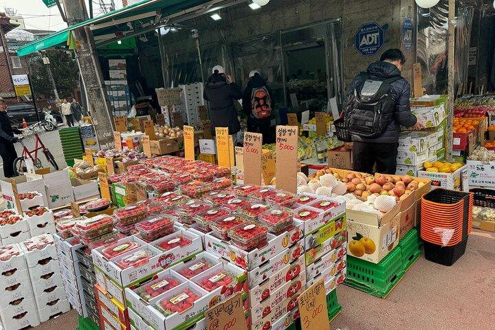 Tour di Seul Street Food al mercato di Mangwon con uno chef, Na Young
