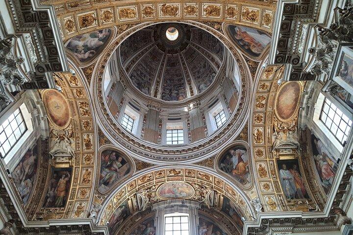 Visite guidée privée de l'église Santa Maria Maggiore et des souterrains