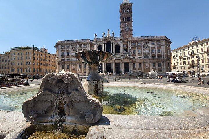 Visite guidée privée de l'église Santa Maria Maggiore et des souterrains