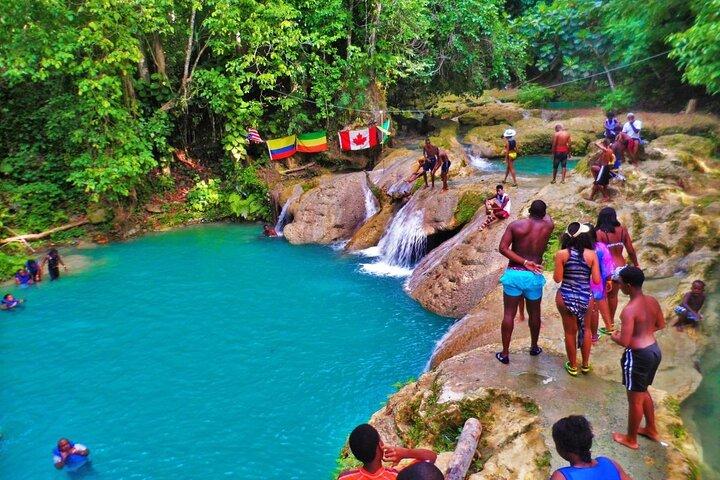 Private Blue Hole und Dunn's River Falls Tour Ocho Rios Jamaika