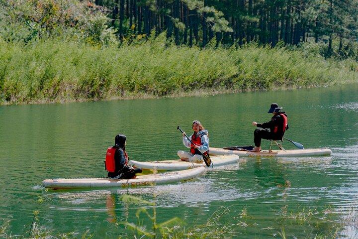 Explore Da Lat com Tuyen Lam Lake Kayak Tour