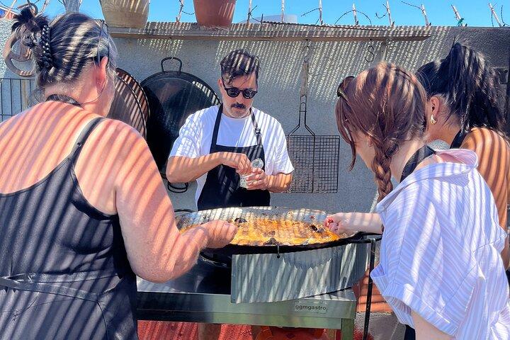 バルセロナ屋上パエリア料理教室（サングリア＆ローカルホスト）