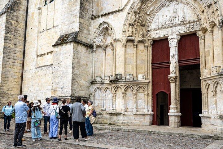 Saint-Emilion: Vila, subterrâneos e castelos