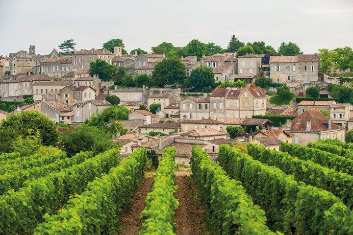Saint-Emilion: Vila, subterrâneos e castelos