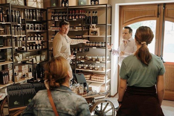 バルサミコ酢とエンツォ・フェラーリ博物館のモデナ試飲