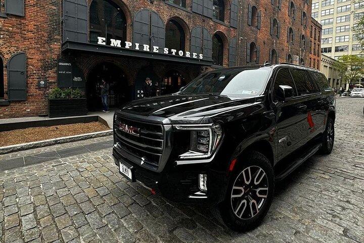 Transfer eines schwarzen SUV von oder nach JFK, LGA, EWR – alle Gebühren inbegriffen