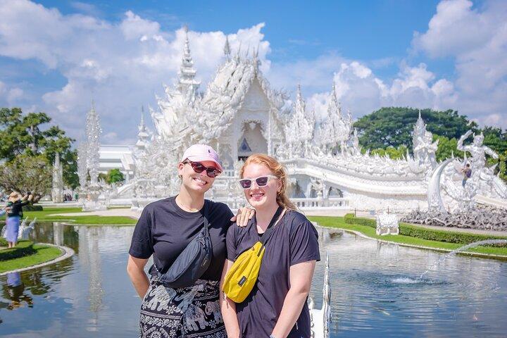 Chiang Rai Blanc Bleu Rouge Temples avec source chaude de Chaing Mai