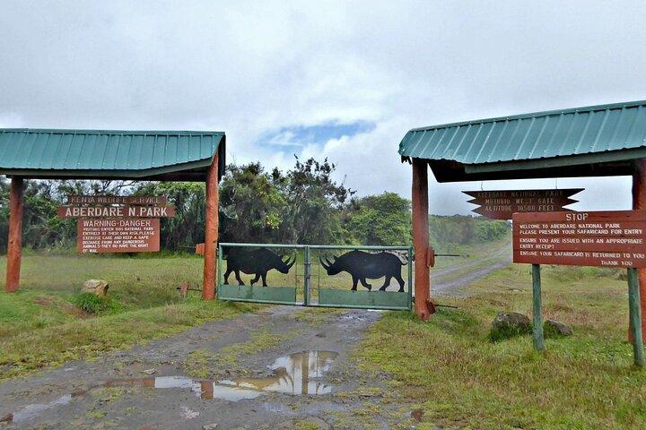 ナイロビからアバーダレ国立公園へのオーバーナイトサファリ
