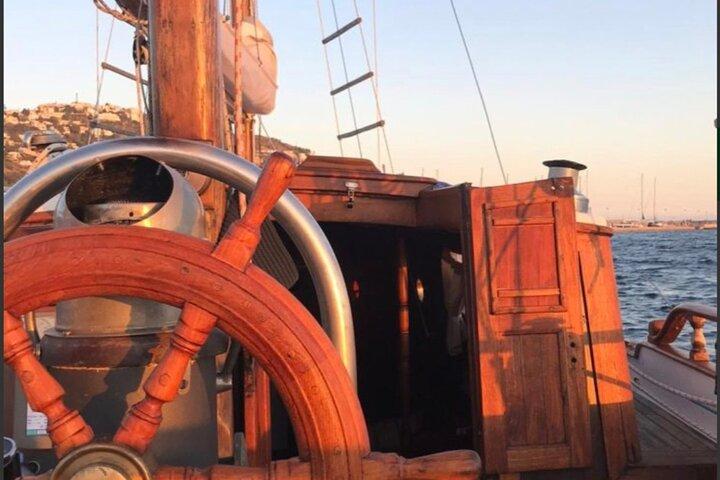 Passeio de barco com tapas e passeio de barco particular com piratas