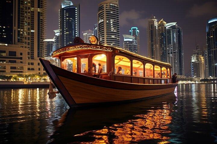 Crociera di lusso con cena Dhow al Dubai Marina con cena e trasferimenti