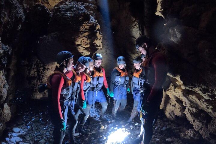 Premium All Inclusive Kayak & Coasteering & Snorkeling Giornata intera