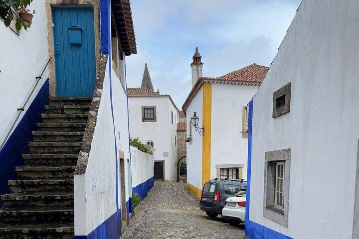 Premium Tour Between Lisbon-Porto or Porto-Lisbon with stops