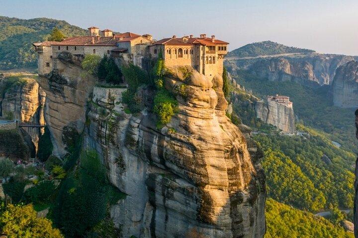 Meteora & Battlefield of Thermopylae Tour Privado a partir de Atenas