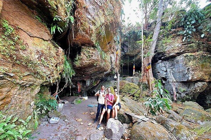 Kulen Waterfall and 1000 Lingas Small-Group Tour