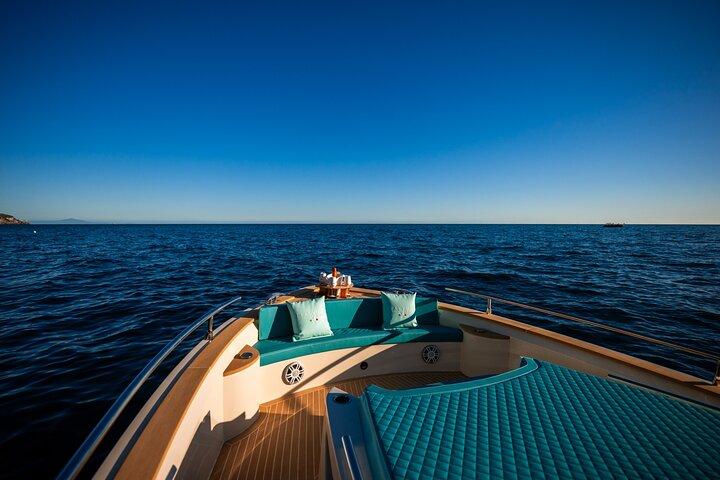 Tour Privato di Un Giorno Intero a Ischia in Yacht di Lusso