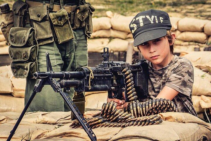 Experiência Militar Condução de Tanques e AK 47