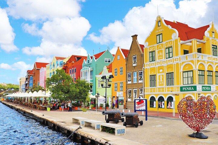 Blue Curacao Fábrica e City Tour
