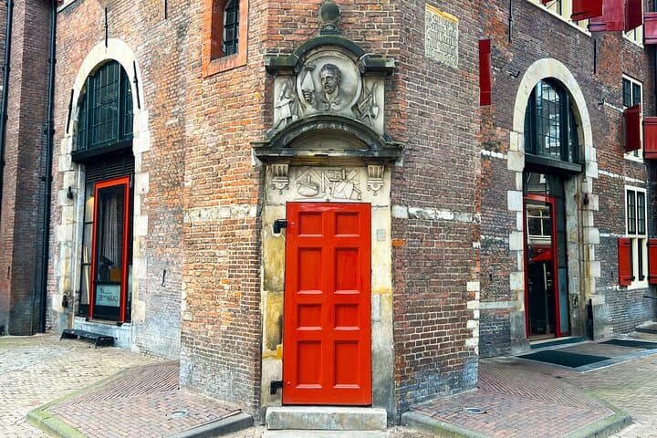 Historical Highlights Walking Tour with private local Dutch guide