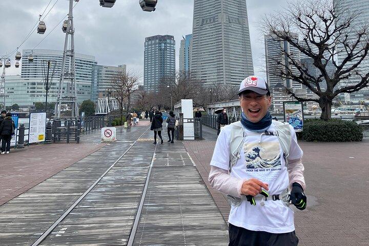 Recorrido matutino de carrera por Yokohama Carrera y desayuno Carrera matutina en Minato Mirai y Chinatown con un guía local