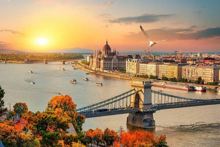 Tour privado de Budapest con traslado desde Viena, Guía local