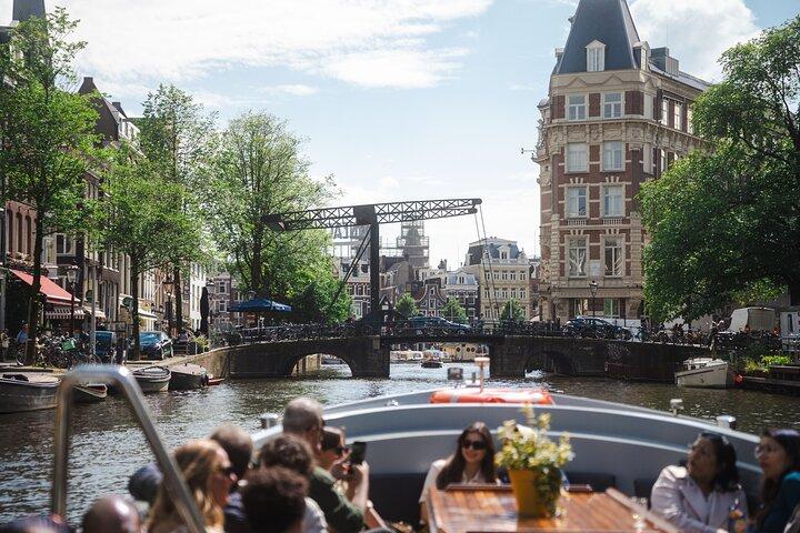 Tour in barca aperto di Amsterdam con guida locale