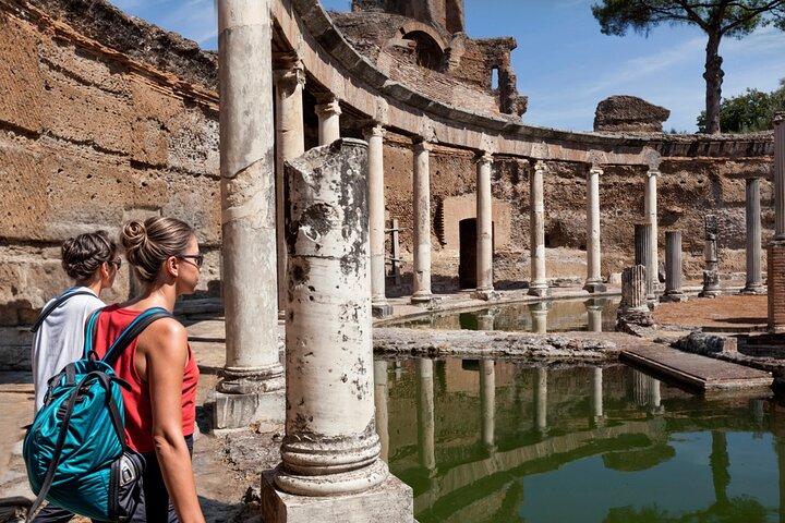Excursion privée d'une journée en train de Rome à Villa Adriana avec billets