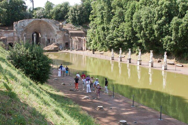 Excursion privée d'une journée en train de Rome à Villa Adriana avec billets