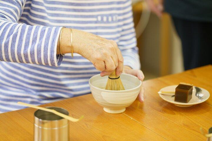 Matcha Grinding Experience und Walking Tour in Uji Kyoto