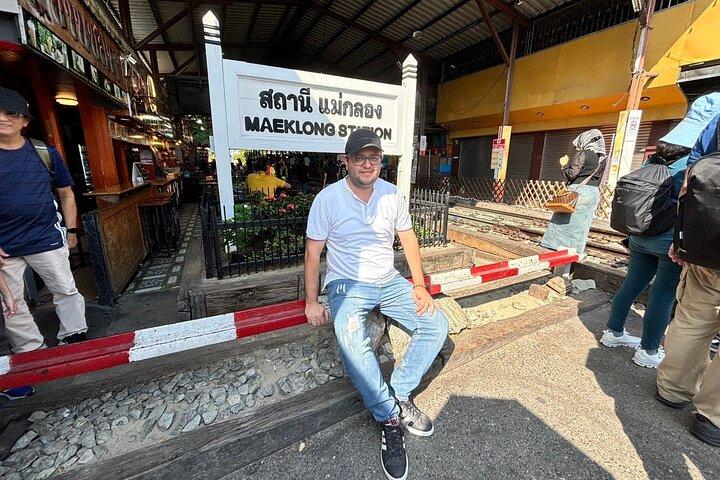 Visite privée du chemin de fer et du marché flottant de Maeklong