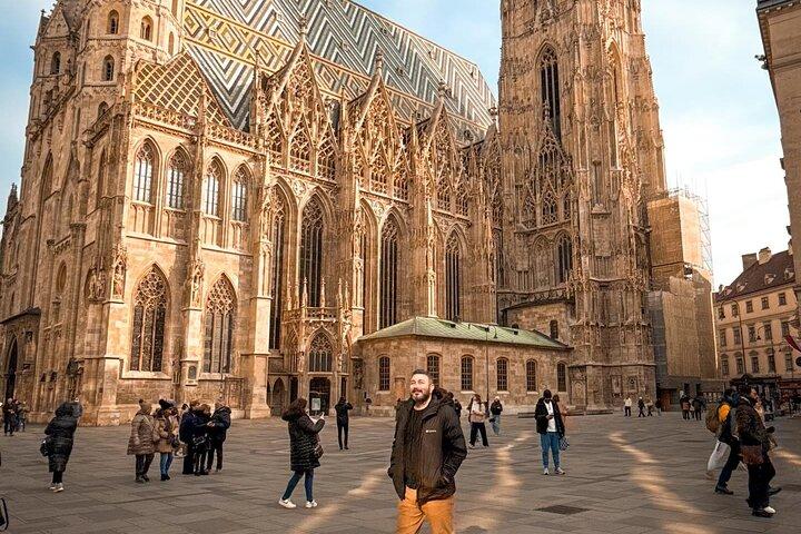 Visita guiada privada de un día completo a Budapest y Bratislava