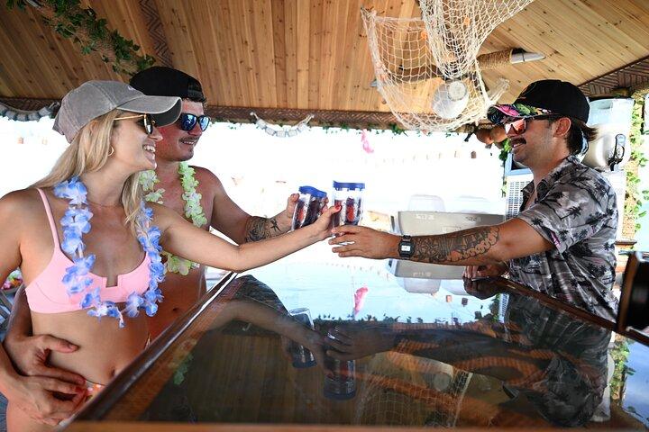 Key West Sandbar Safari auf einem einzigartigen Tiki Boot
