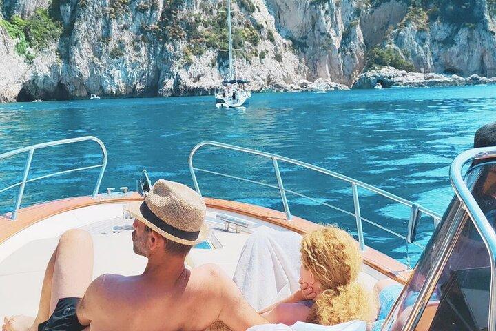 Capri med båt privat bekväm rundtur