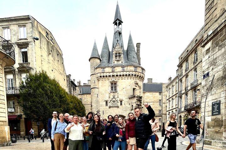 Gratis Walking Bordeaux Tour ENG + 1 glas vin (tip baseret)